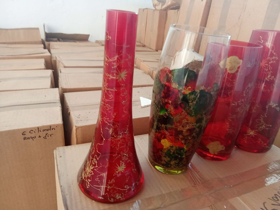 Vaze de sticla pictate manual.