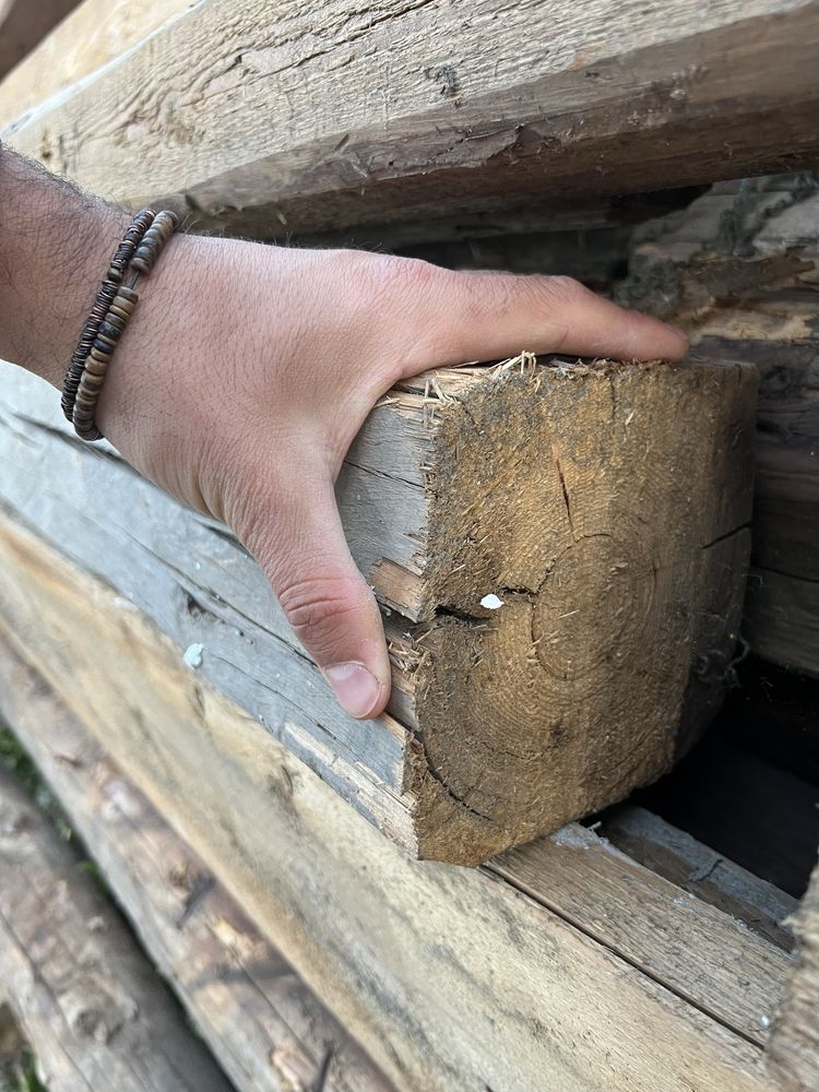 Bârne uscate din lemn, pentru cabane, foisor, decor rustic etc