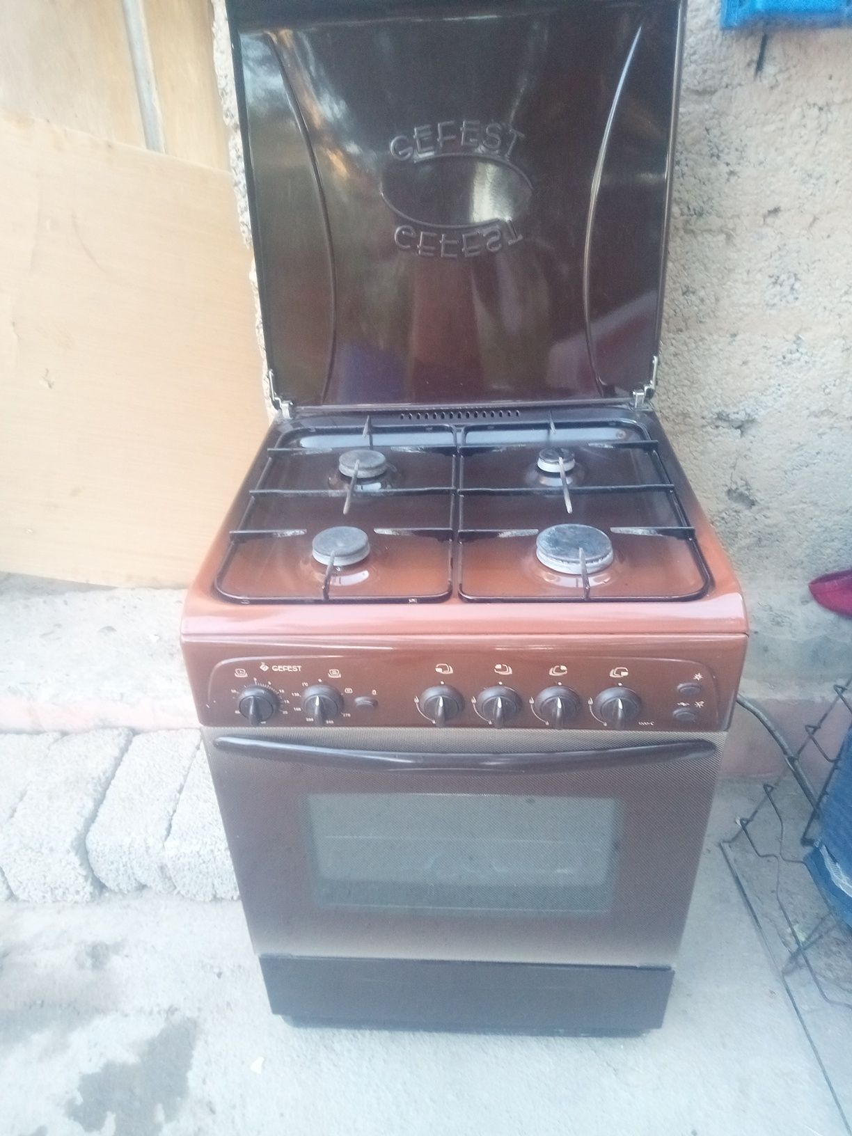Gefest gaz plita sotiladi