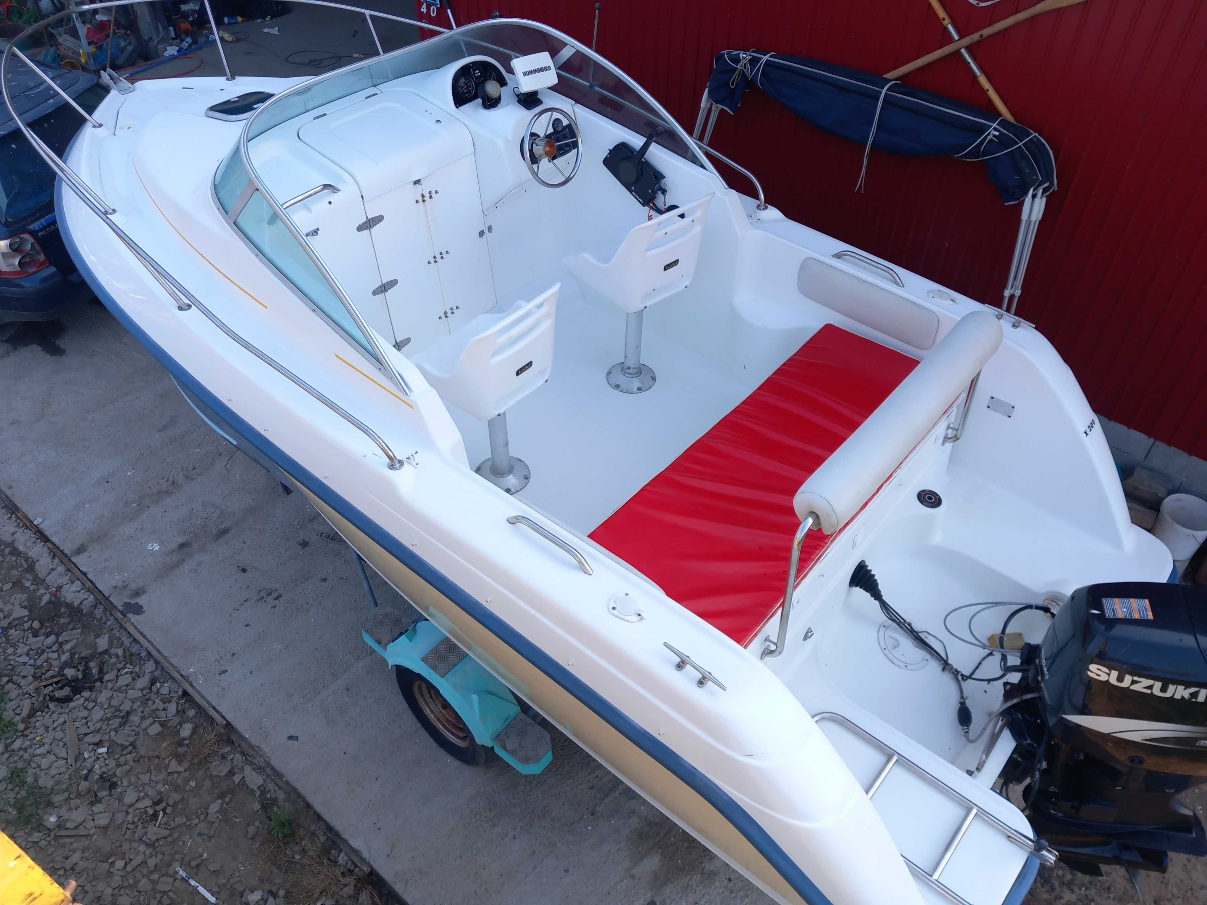 лодка  Beneteau Flyer 570