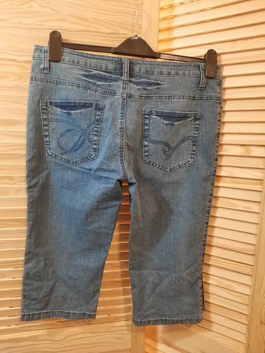 Blugi trei sferturi mărimea 33