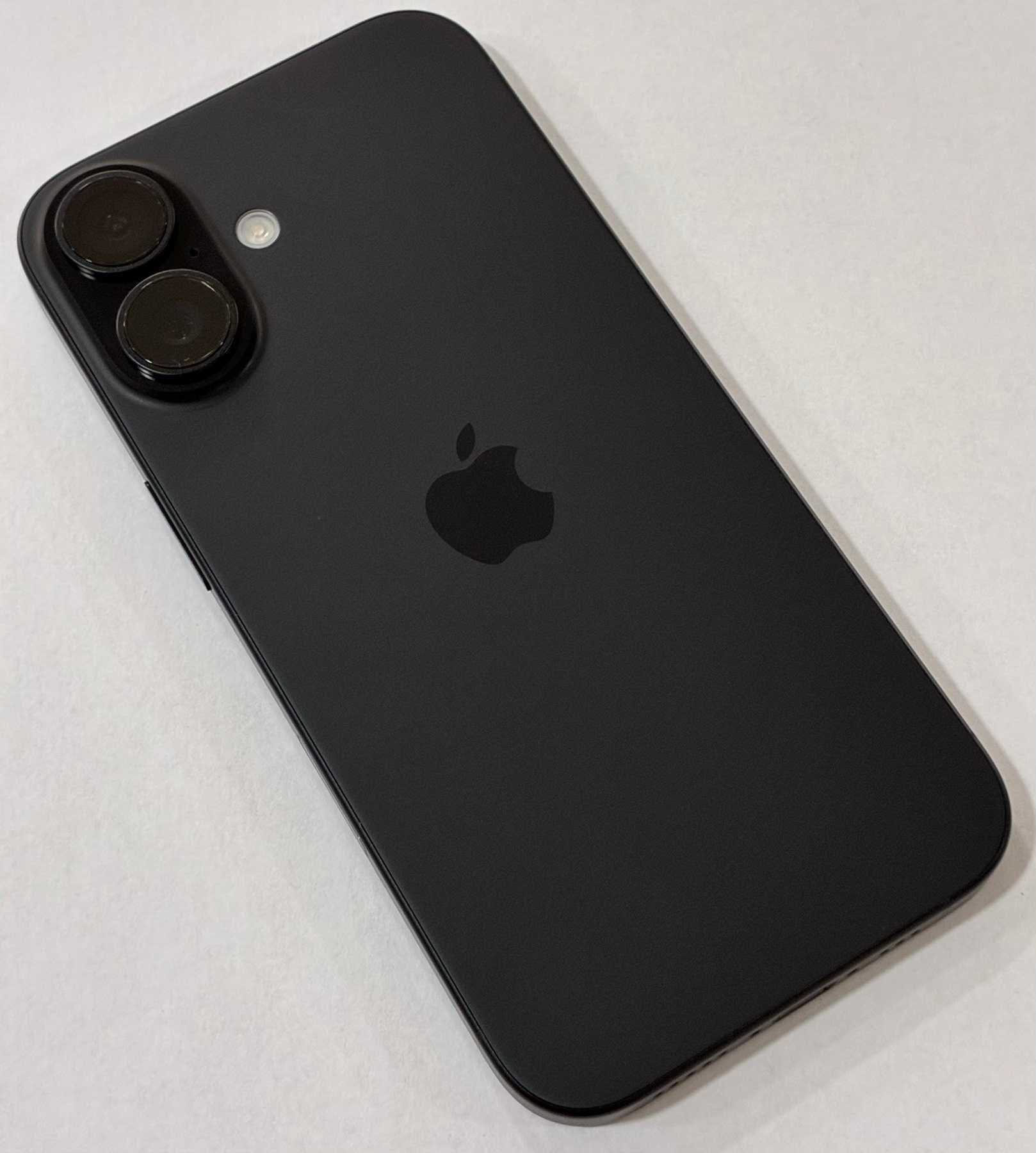 Apple iPhone 16 128GB с гаранция 1г