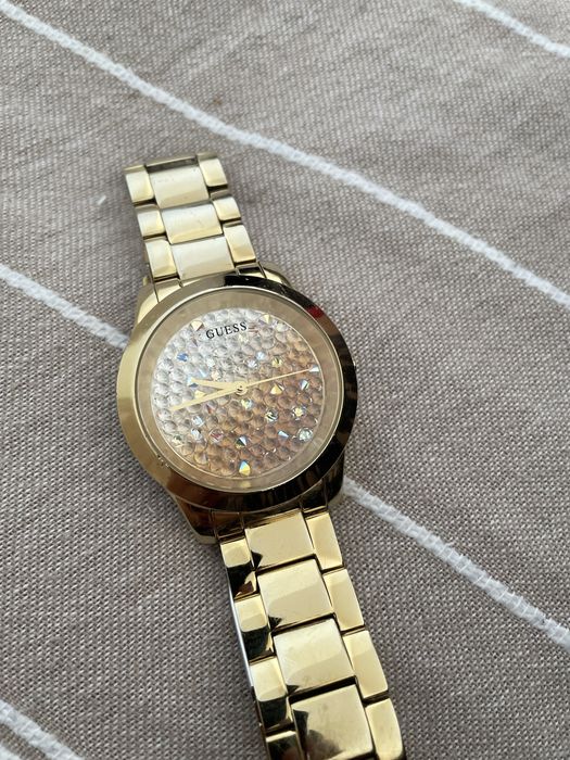 Дамски часовник Guess с кристали swarovski
