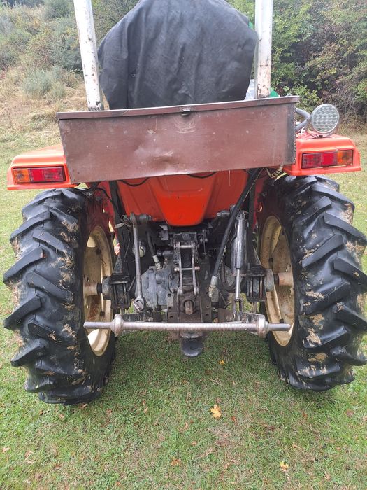 Tractor japonez Hinomoto