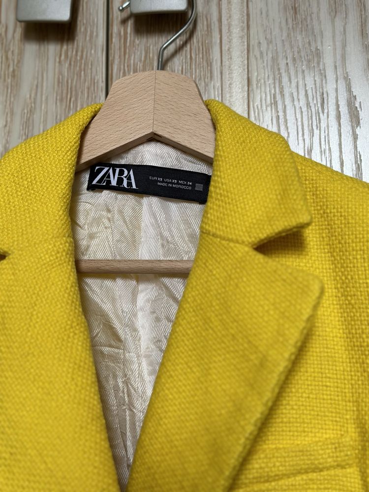 Zara ново жълто сако