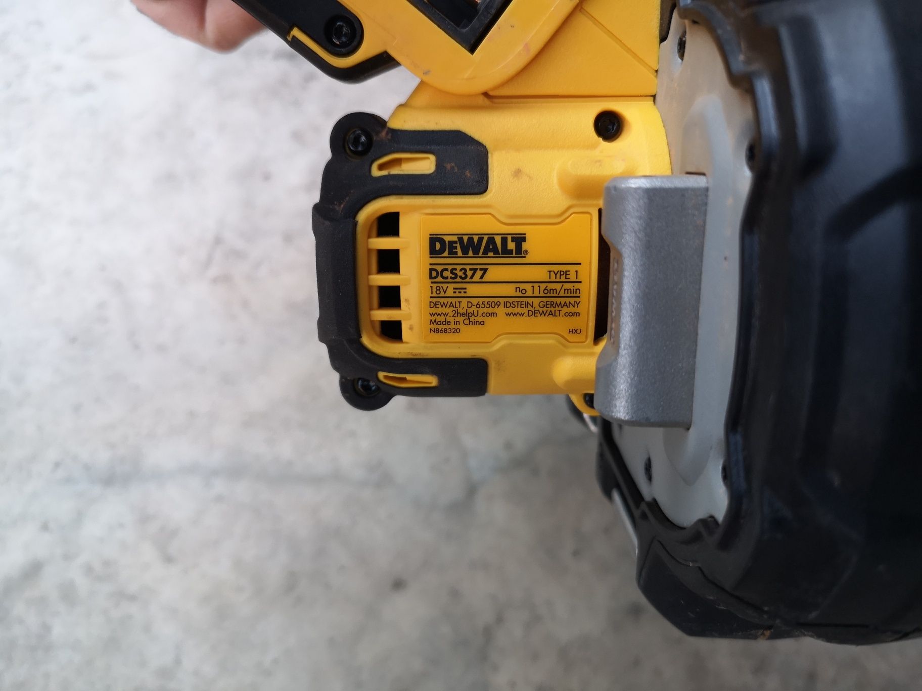 Акумулаторен лентов трион DeWALT