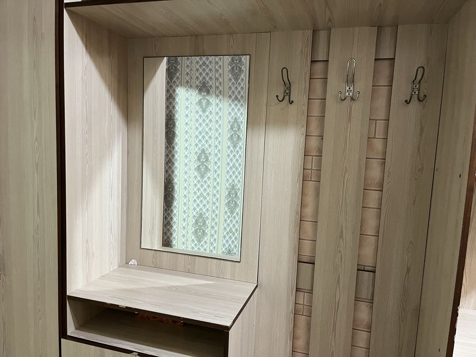 Продам прихожую.