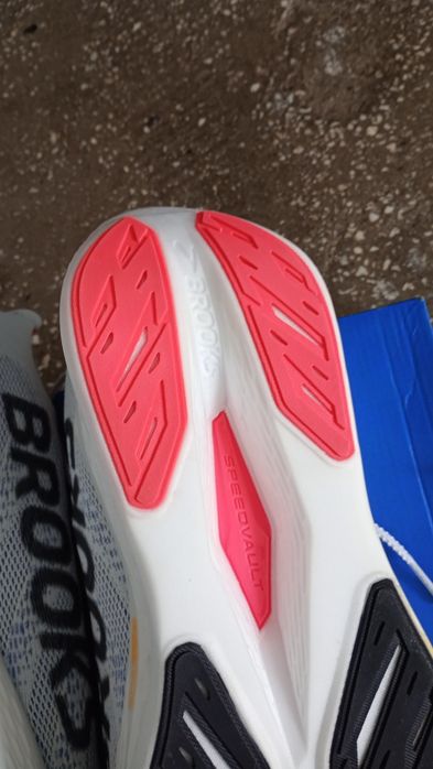 Adidasi Brooks hiperion max 2