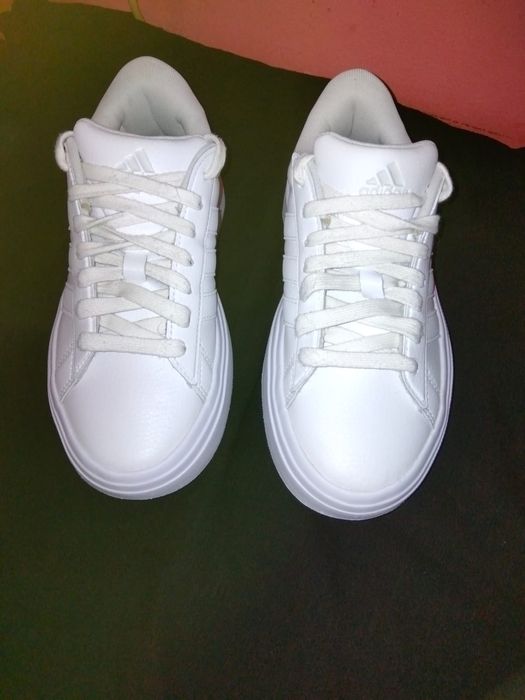 Vând adidași originali Adidas