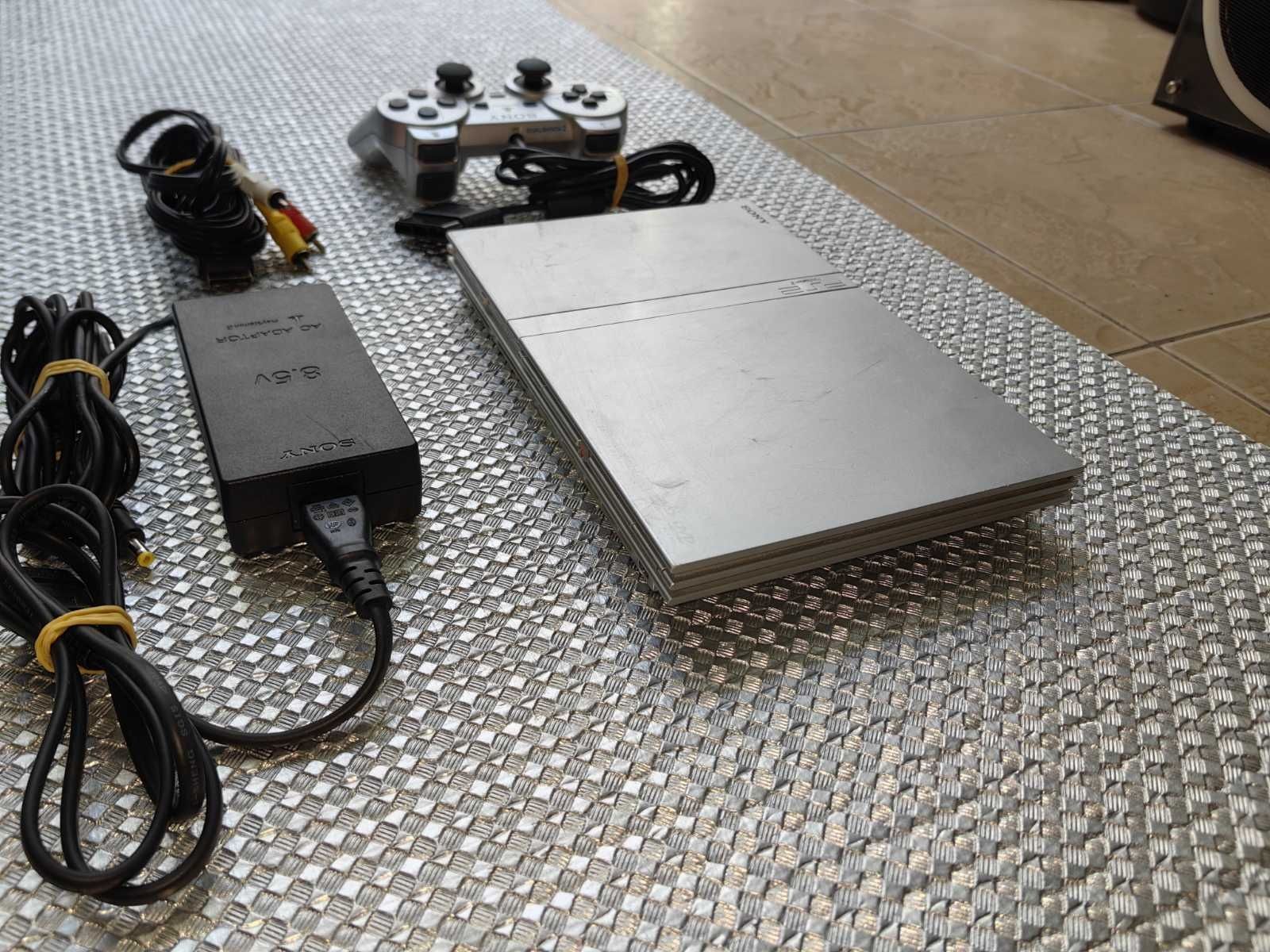 PS 2  Super Slim с 1оригинал Sony контролер ,сребрист лимитиран-120лв