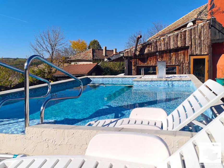 200027 Две къщи с басейн в с. Моравица, на 45 км. от Велико Търново