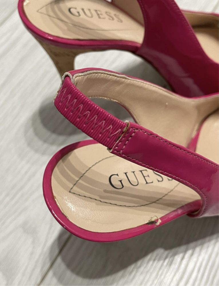 Pantofi cu toc Guess