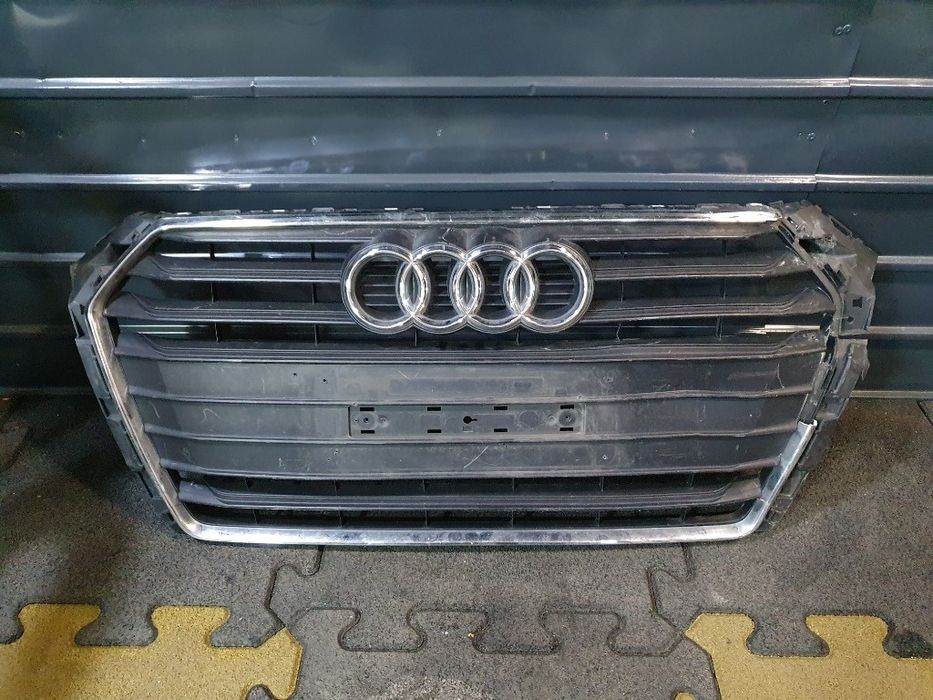 Grila cu semn AUDI A4 V Avant 8W5, B9 2015 - > 8W0853651BM