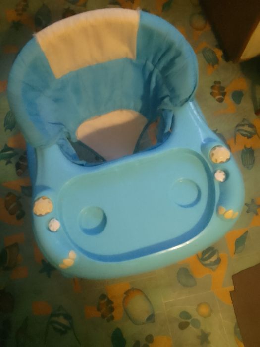 Продаётся детский стол- стульчик и детские ходунки