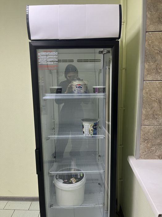 Продам холодильник витринный