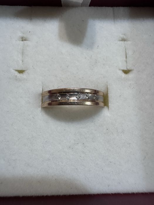 Кольцо золотое с бриллиантами