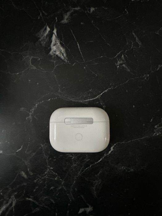 Продам оригинальные наушники Air pods 2 pro в хорошем состоянии