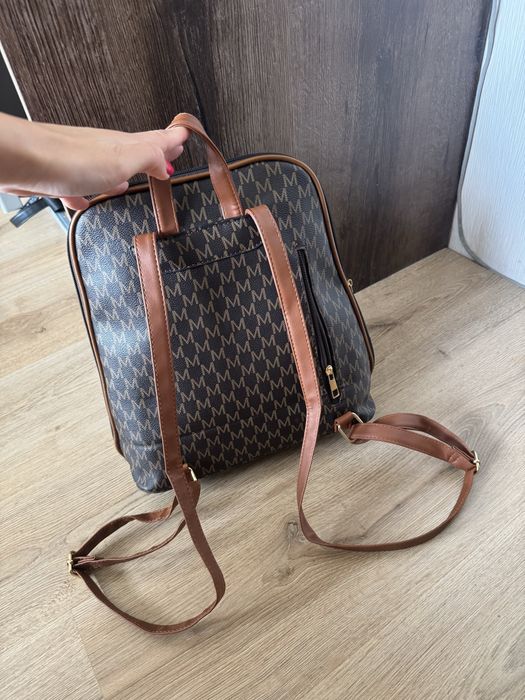 Дамска кафява раница