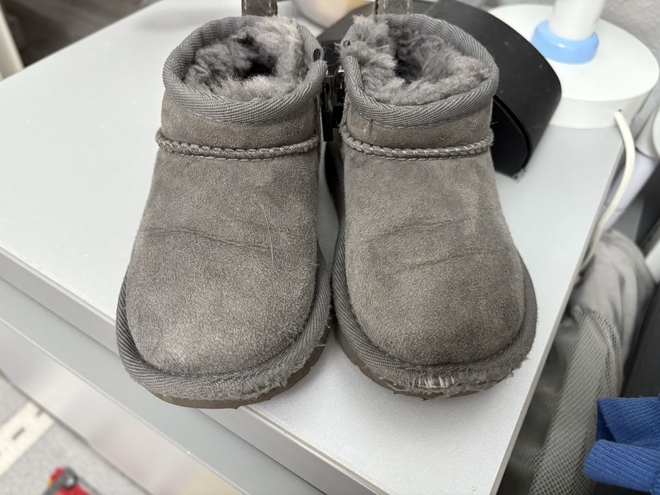 Vand Ugg marimea 23,5