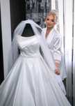 Rochie de mireasă cu trenă si corset reglabil