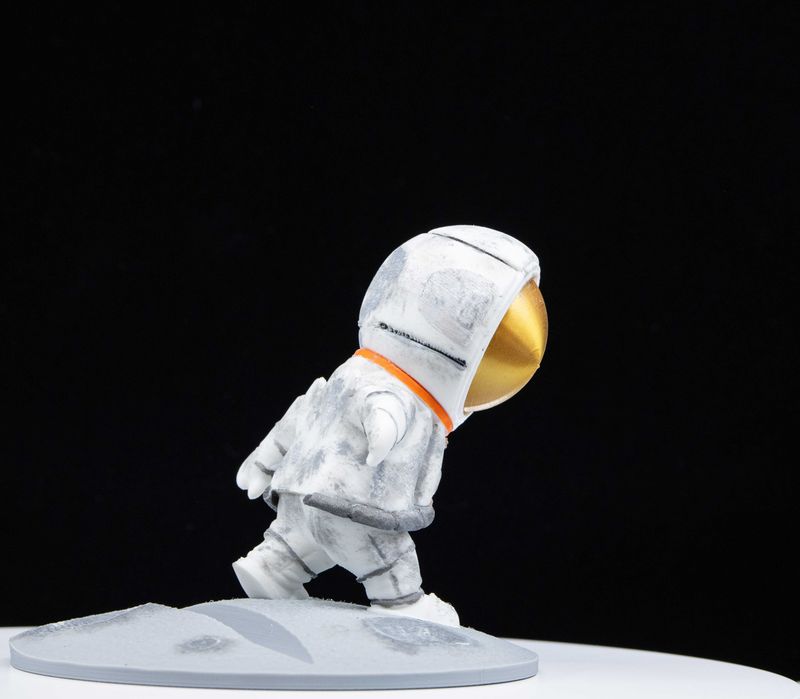 STAND TELEFON ASTRONAUT PE LUNA -Handmade, dry brush + 4 straturi lac