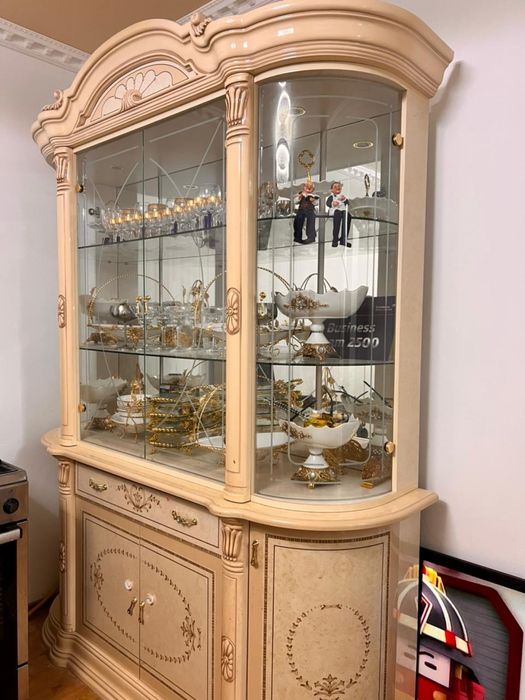 Продается сервант для гостиной в хорошем состоянии!