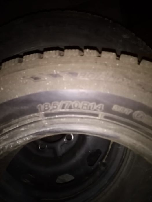 Продам комплект новой зимней резины SAILUN ICE