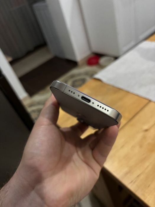 iPhone 16 Pro Natural Titanium