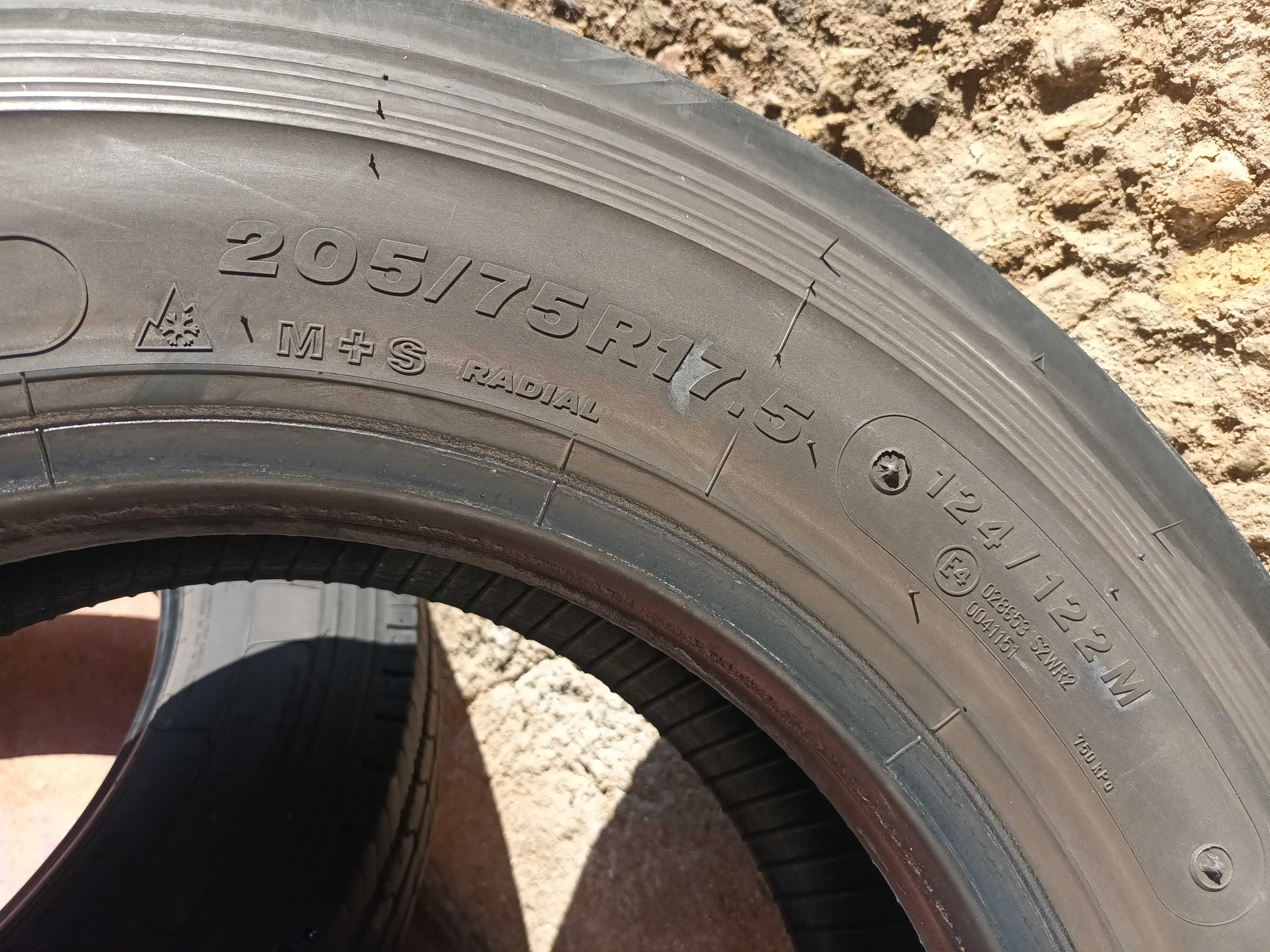 1 товарна гума 205/75 R17.5 Bridgestone R-Steer 002 124/122M M+S 14PR