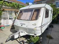 Rulota Elddis înmatriculată in România.