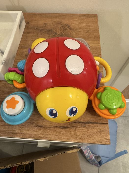 Голям кашон с играчки