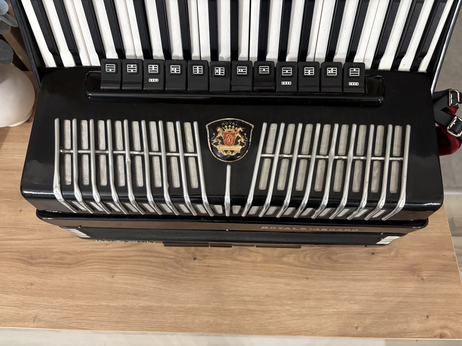 Acordeon RoyalStandard Montafana cu semicamera