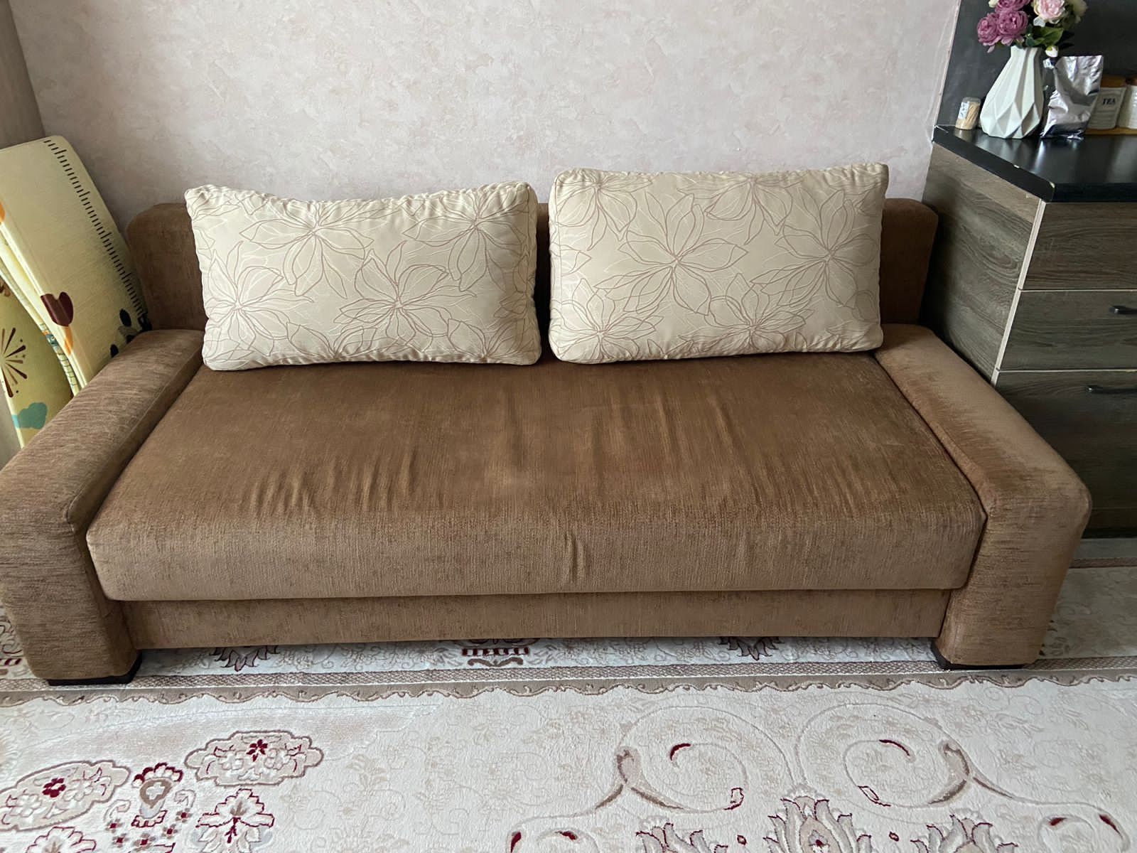 Раскладной диван в хорошем состоянии