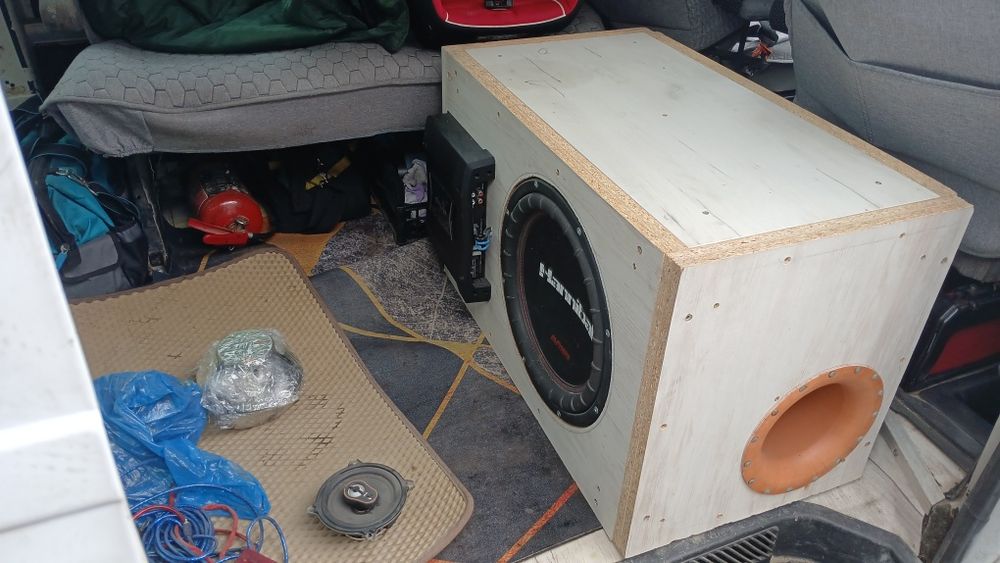 Продам  мощный саббуфер