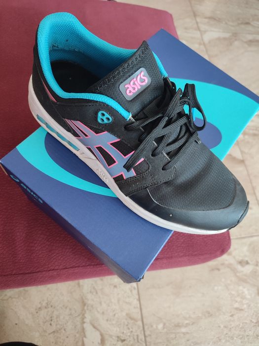 Дамски маратонки ASICS