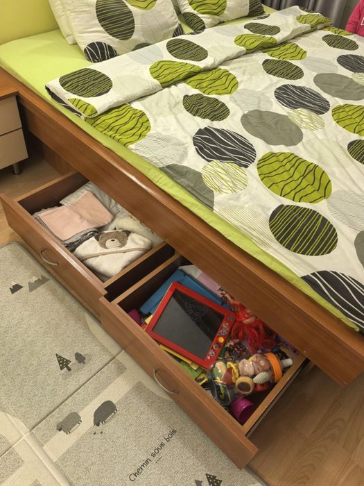 Легло+матрак+нощни шкафчета