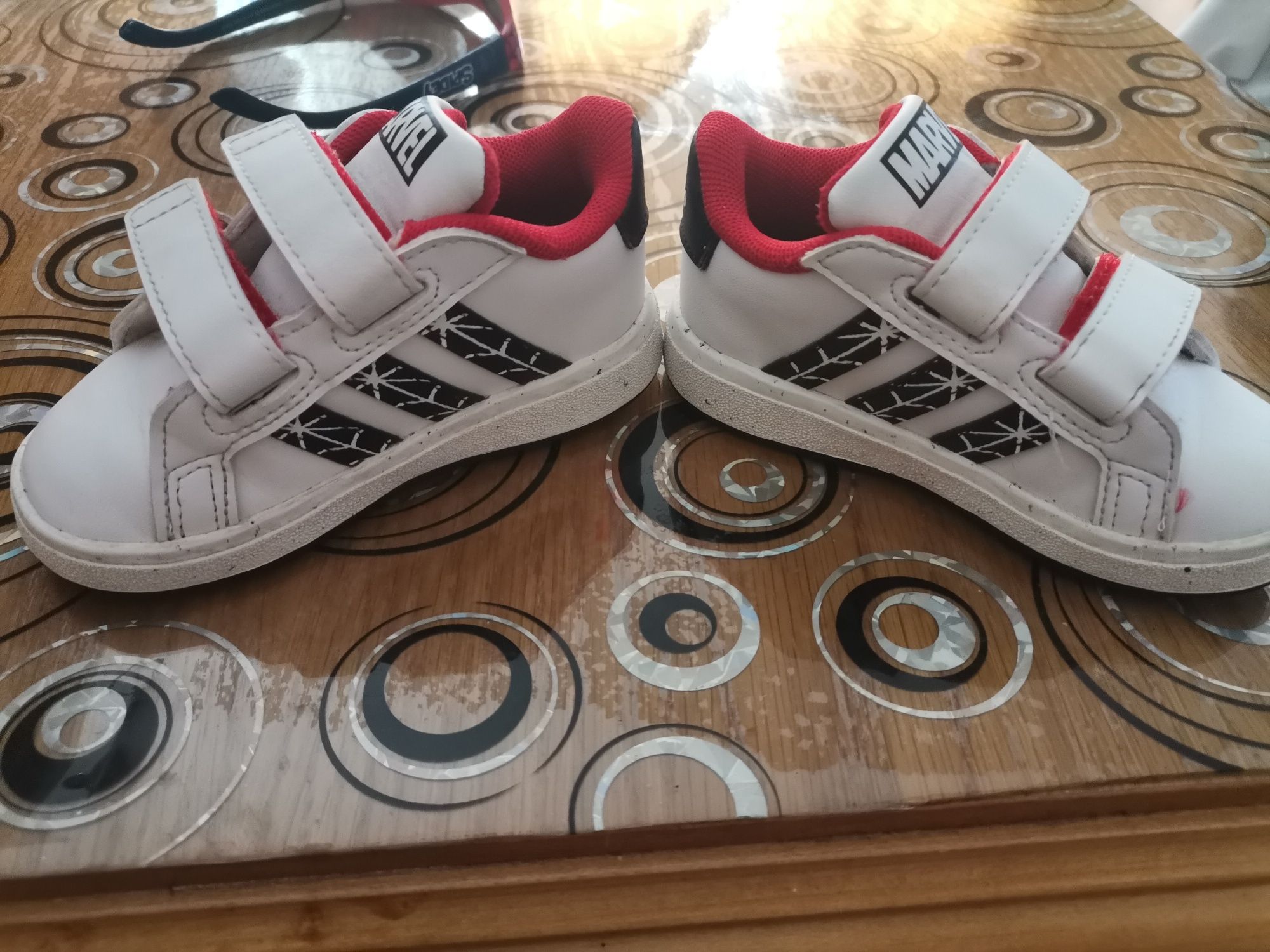 Маратонки Adidas Marvel