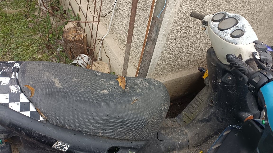 Lot de 3 scutere nu sau mai pornit de mult timp toate 3buc preț anunt