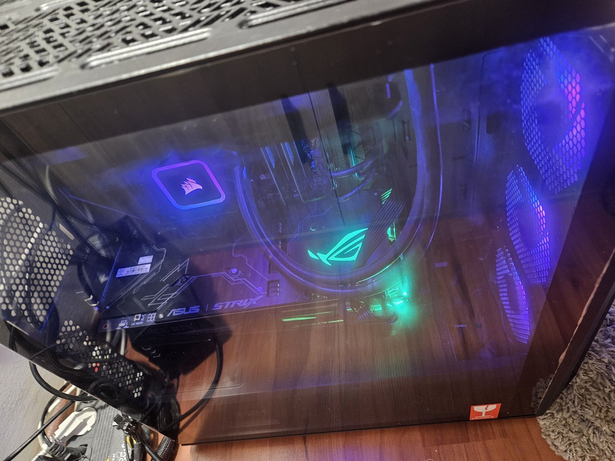Продавам геймърски компютър I7 12700kf, RTX, водно охлаждане