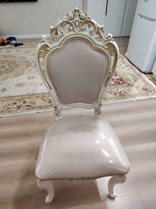 Продам стулья  "Корона"