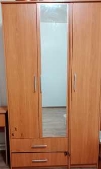 Шкаф  3-х дверный и  5полки
