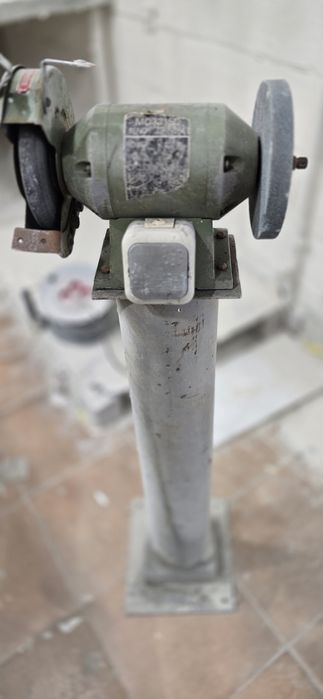 Продавам шмиргел със стойка