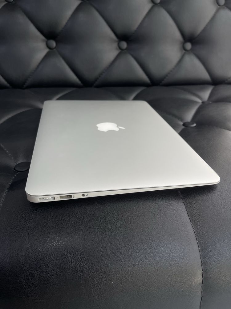 Apple MacBook Air 2017 в хорошем состояние