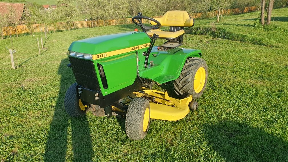 Tactoras John Deere 300