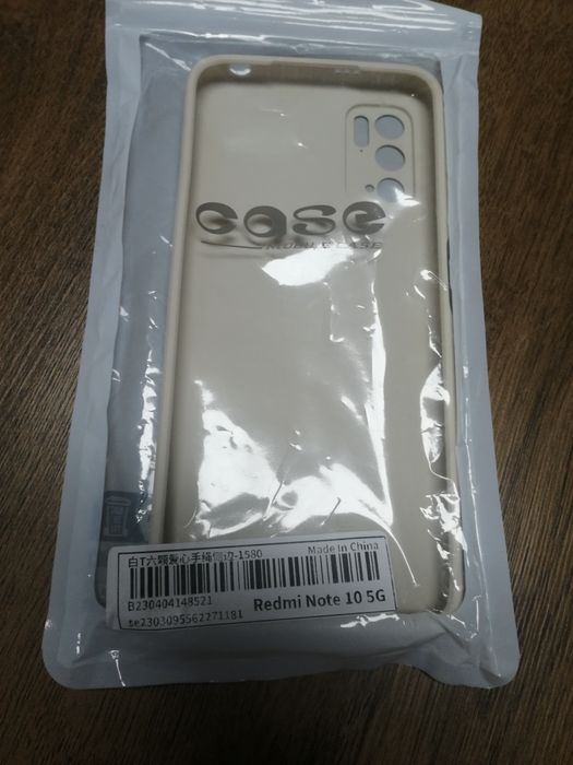 Vând huse telefon.