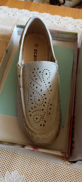 Дамски обувки чисто нови