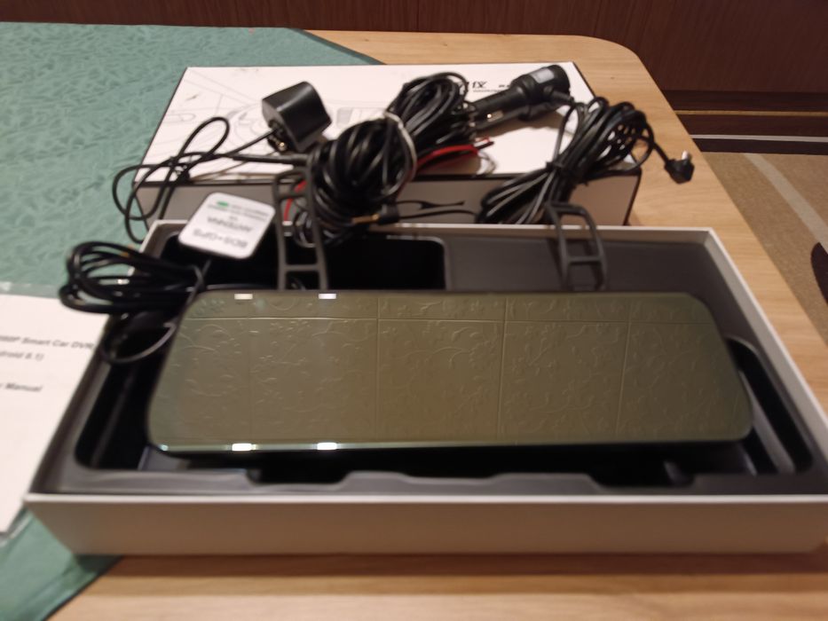 Видеорегистратор огледало с Андроид с ADAS, GPS, Bluetooth