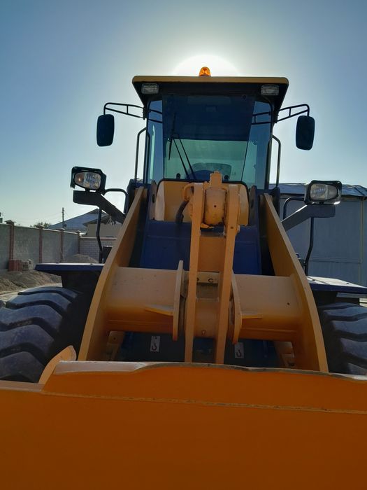 Продаётся погрузчик 1.8куб