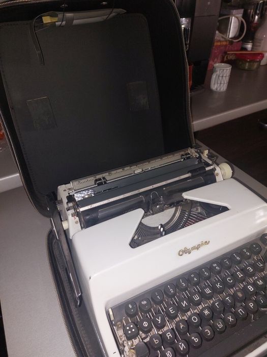 Пишеща машина "Olympia"