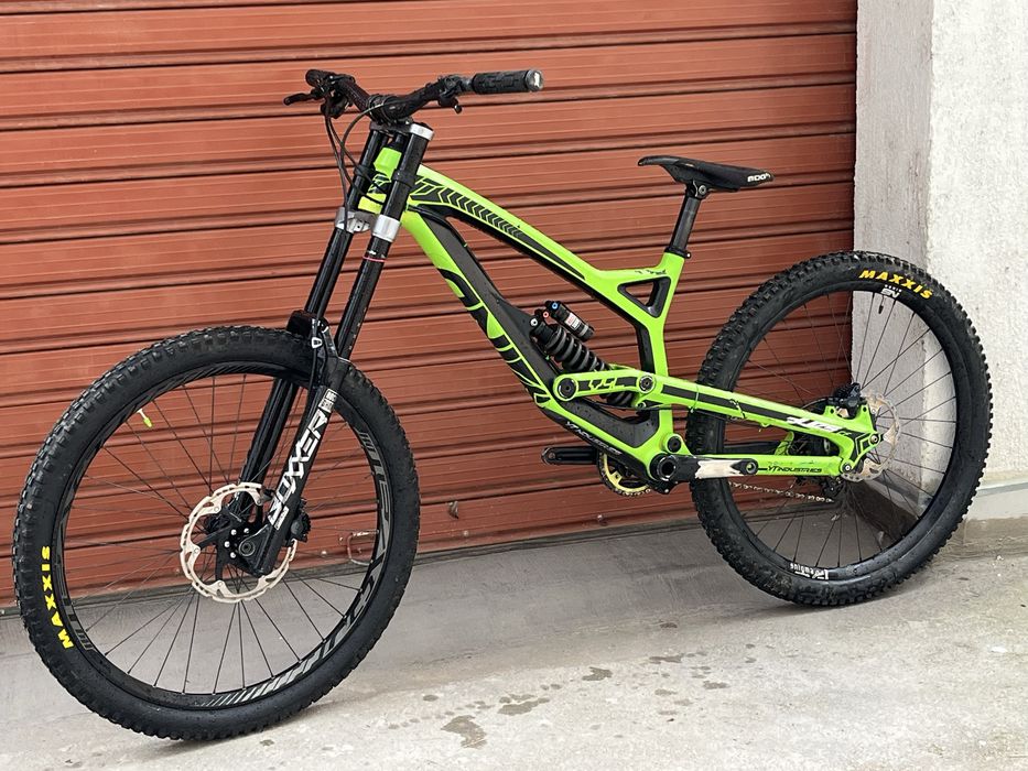 Колело за DH YT Tues CF Carbon 2017 27.5 L размер